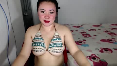 Snapshot of urgirl_elisse chatting on May 2026 01:44:02 AM ELISSE online show from May 2026 01:44:02 AM