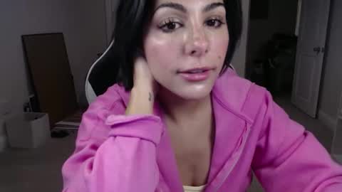 Snapshot of urgoddessmarla chatting on December 2025 03:23:01 AM Goddess Marla online show from December 2025 03:23:01 AM