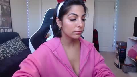 Snapshot of urgoddessmarla chatting on December 2025 03:29:02 PM Goddess Marla online show from December 2025 03:29:02 PM