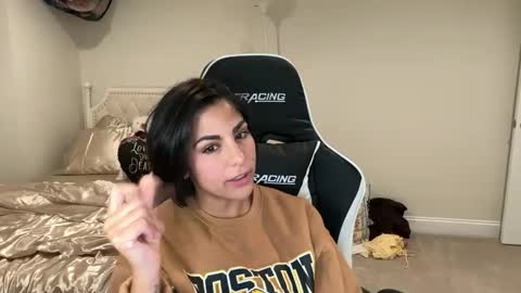 Snapshot of urgoddessmarla chatting on January 2026 01:19:01 AM Goddess Marla online show from January 2026 01:19:01 AM