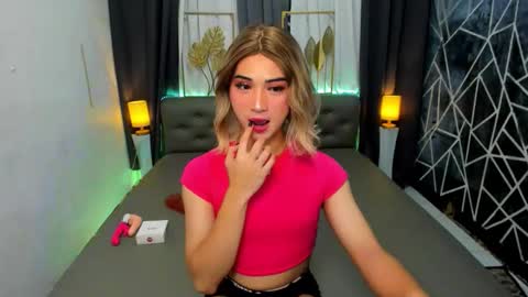 Snapshot of urgorgeous_matty chatting on September 2025 05:20:01 AM BigCockSelfsuckerForYou online show from September 2025 05:20:01 AM