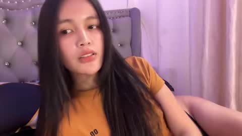 Amira online show from November 2025 04:12:02 AM