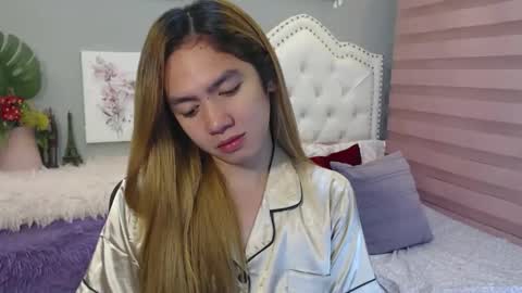 Snapshot of urlovelypinayxxx chatting on April 2026 05:10:02 PM MIYA online show from April 2026 05:10:02 PM