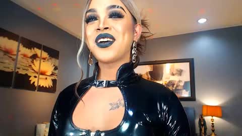 UrMajestyTyra online show from January 2025 05:30:01 AM