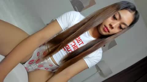 urdreamgirlxoxo online show from December 2024 12:59:02 PM