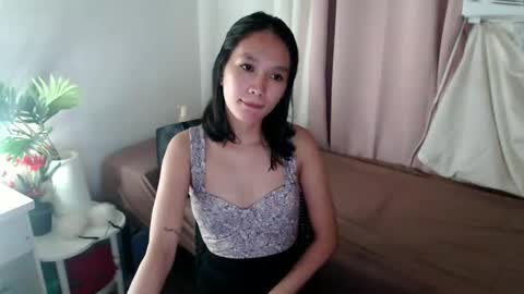 Snapshot of urpinayaureen04 chatting on November 2025 03:59:01 PM Petite hennesy online show from November 2025 03:59:01 PM