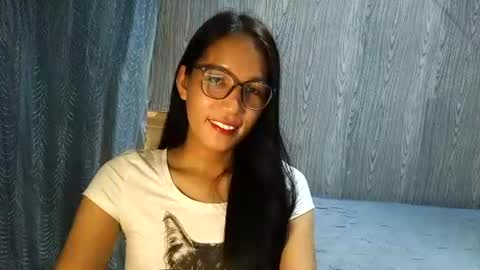 Snapshot of urpinaylovelyjuliaxxx chatting on June 2026 01:01:01 PM queen julia not into CHEAPGUY online show from June 2026 01:01:01 PM