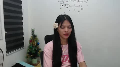 Snapshot of urpreciouspinayxxx chatting on December 2024 01:44:02 PM hi im kim online show from December 2024 01:44:02 PM