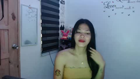 Snapshot of urpreciouspinayxxx chatting on January 2025 02:01:01 AM hi im kim online show from January 2025 02:01:01 AM