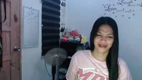 Snapshot of urpreciouspinayxxx chatting on January 2025 03:07:02 PM hi im kim online show from January 2025 03:07:02 PM