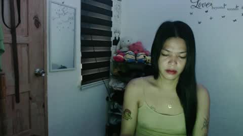 Snapshot of urpreciouspinayxxx chatting on February 2025 02:17:02 AM hi im kim online show from February 2025 02:17:02 AM