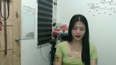 Snapshot of urpreciouspinayxxx chatting on February 2025 02:15:01 PM hi im kim online show from February 2025 02:15:01 PM