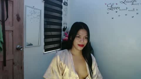 Snapshot of urpreciouspinayxxx chatting on February 2025 02:49:01 AM hi im kim online show from February 2025 02:49:01 AM