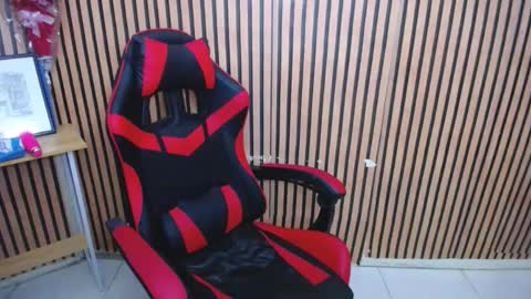 yanie online show from January 2025 11:10:01 AM