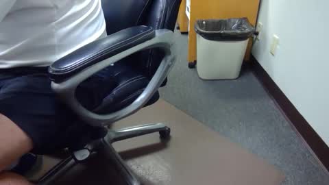 Snapshot of useemie chatting on January 2026 12:05:02 AM useemie online show from January 2026 12:05:02 AM