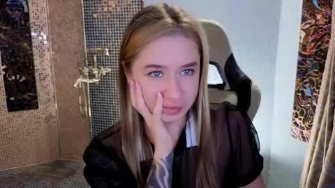 Leila online show from November 2025 02:18:01 PM