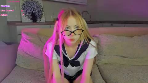 Snapshot of uwu_flower chatting on July 2026 09:39:02 PM Chloe online show from July 2026 09:39:02 PM