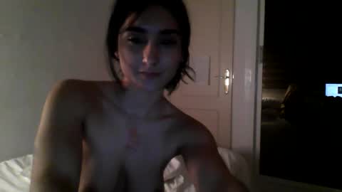 Vaen online show from November 2025 12:02:01 AM