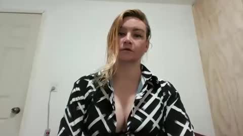 Snapshot of vagimosa chatting on October 2025 05:26:02 AM vagimosa online show from October 2025 05:26:02 AM