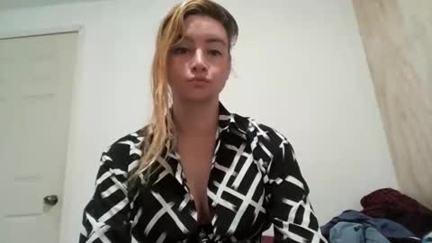 Snapshot of vagimosa chatting on October 2025 09:20:01 AM vagimosa online show from October 2025 09:20:01 AM
