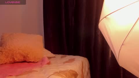 Vahiolet smith online show from December 2024 07:32:02 PM