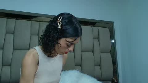 V A I O L E T T  S M I T H online show from December 2025 04:04:01 PM