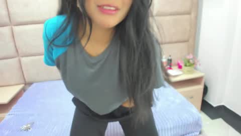 Snapshot of valen_lopeez chatting on May 2026 05:35:02 AM valen lopeez online show from May 2026 05:35:02 AM