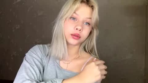 Snapshot of valenestimus chatting on November 2025 05:32:02 AM Olachka online show from November 2025 05:32:02 AM