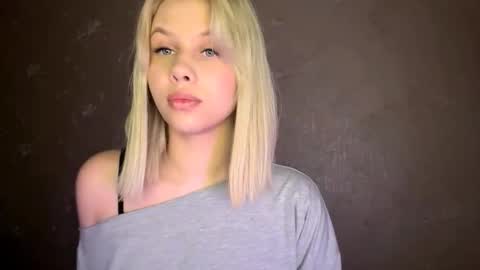 Snapshot of valenestimus chatting on December 2025 02:15:01 PM Olachka online show from December 2025 02:15:01 PM