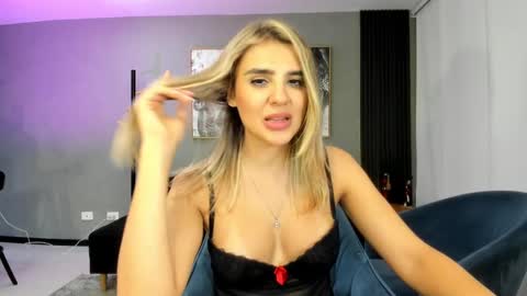 Snapshot of valensweetlove chatting on February 2025 04:23:02 AM Valen online show from February 2025 04:23:02 AM