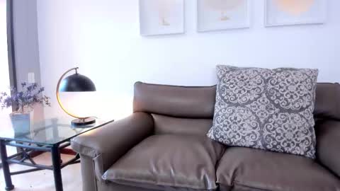 Snapshot of valensweetlove chatting on September 2025 09:41:02 PM Valen online show from September 2025 09:41:02 PM