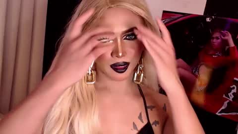 Snapshot of valentina_goddess_tsxxx chatting on December 2024 05:50:02 AM Amanda online show from December 2024 05:50:02 AM