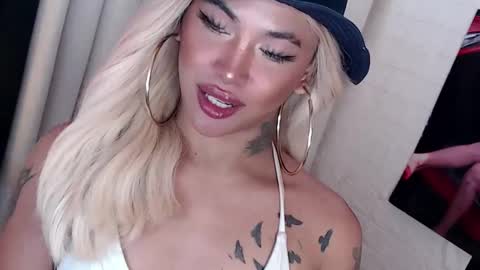 Snapshot of valentina_goddess_tsxxx chatting on December 2024 06:54:02 AM Amanda online show from December 2024 06:54:02 AM