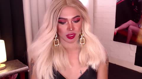Snapshot of valentina_goddess_tsxxx chatting on December 2024 01:26:02 AM Amanda online show from December 2024 01:26:02 AM