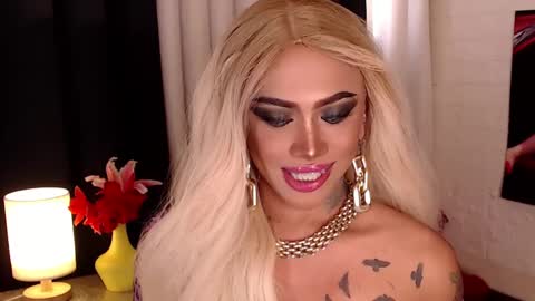 Snapshot of valentina_goddess_tsxxx chatting on December 2024 03:40:02 AM Amanda online show from December 2024 03:40:02 AM