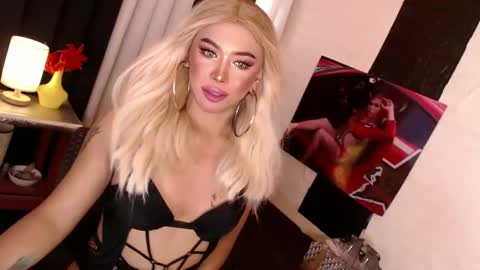Snapshot of valentina_goddess_tsxxx chatting on December 2024 12:17:02 AM Amanda online show from December 2024 12:17:02 AM