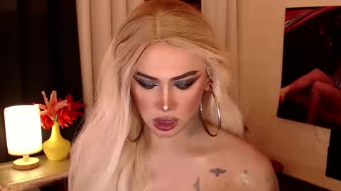 Snapshot of valentina_goddess_tsxxx chatting on December 2024 09:22:02 PM Amanda online show from December 2024 09:22:02 PM