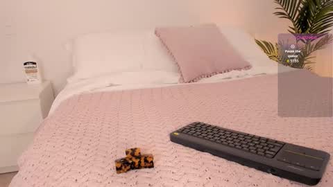 VALENTINA  online show from December 2025 11:00:02 PM