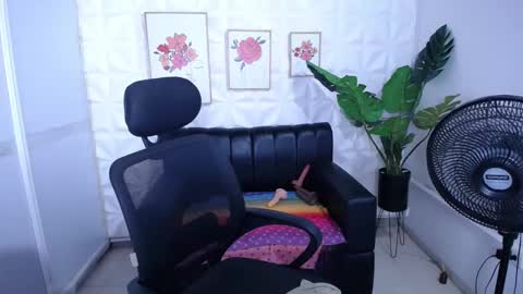 Valentina  online show from October 2025 10:00:01 PM