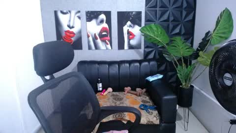 Valentina  online show from April 2026 09:59:01 PM