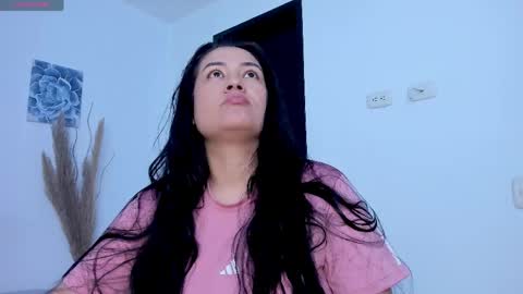 Snapshot of valentina_owens chatting on April 2026 02:45:02 PM valentina_owens online show from April 2026 02:45:02 PM