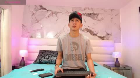 valentinaandjhonshi_ online show from April 2026 07:52:02 PM