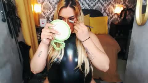 Snapshot of valentinadom95 chatting on March 2025 02:57:02 AM valentinadom95 online show from March 2025 02:57:02 AM