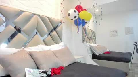 Snapshot of valentinasu_ chatting on June 2026 11:44:01 AM VALENTINA online show from June 2026 11:44:01 AM