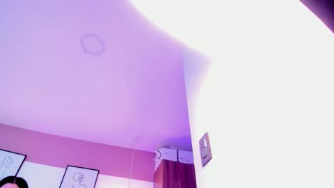 Mia  online show from November 2025 07:35:02 PM