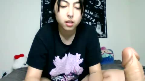 Snapshot of valentineyittk chatting on December 2024 02:17:02 AM ValentineKitty online show from December 2024 02:17:02 AM