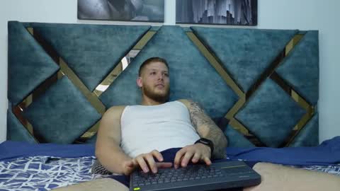 Valentino Ferrari online show from October 2025 01:39:01 AM