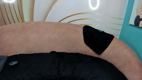 Snapshot of valentino_lux chatting on November 2025 03:34:01 AM valentino lux online show from November 2025 03:34:01 AM