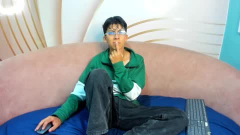 Snapshot of valentino_lux chatting on November 2025 03:45:02 AM valentino lux online show from November 2025 03:45:02 AM