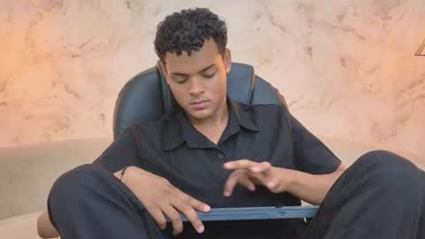 valentino_thompson online show from September 2025 08:46:01 PM